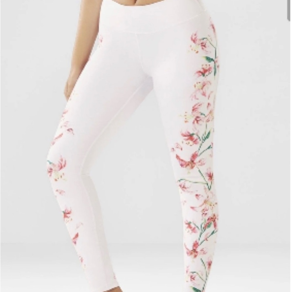 Fabletics Floral leggings. Medium white with Lilly’s. EUC